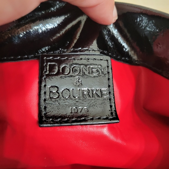 Dooney & Bourke black patent leather clutch - Picture 4 of 8